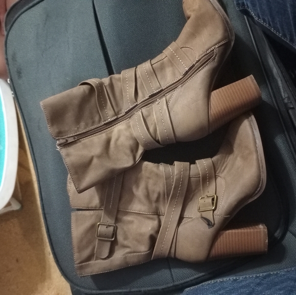 Heels and heels boots - Picture 2 of 3